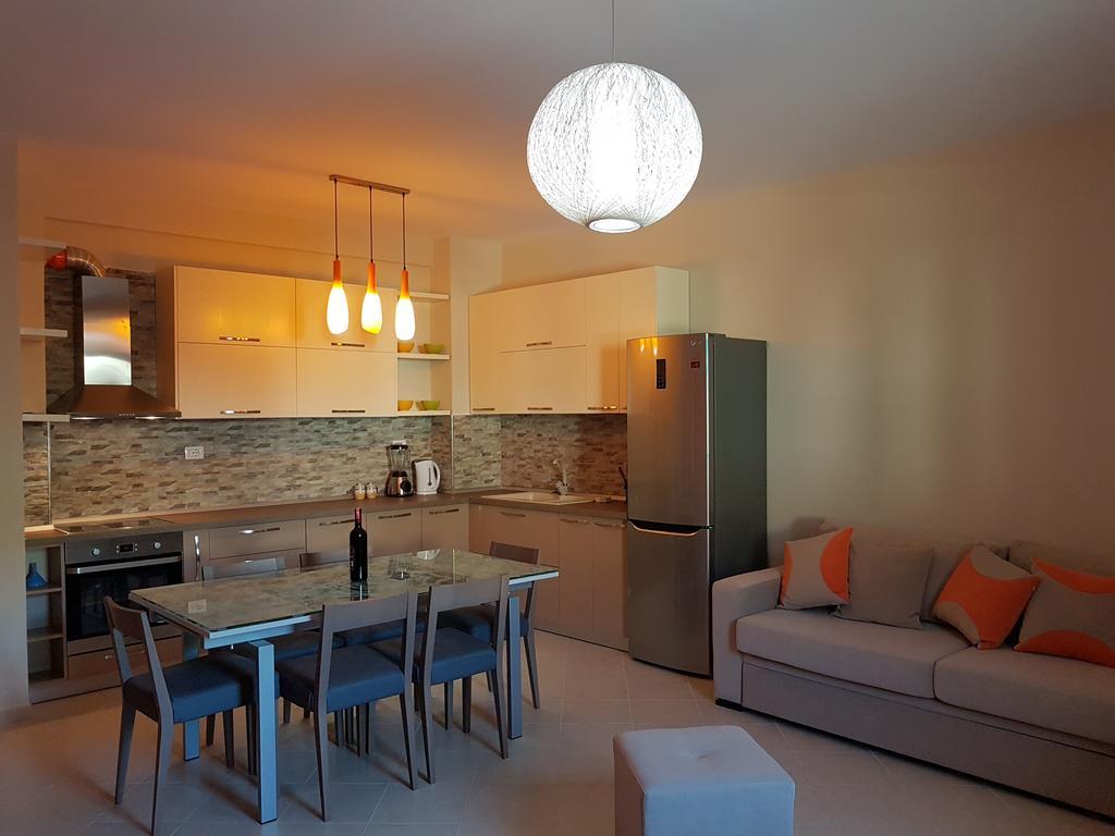 Flori Apartment *