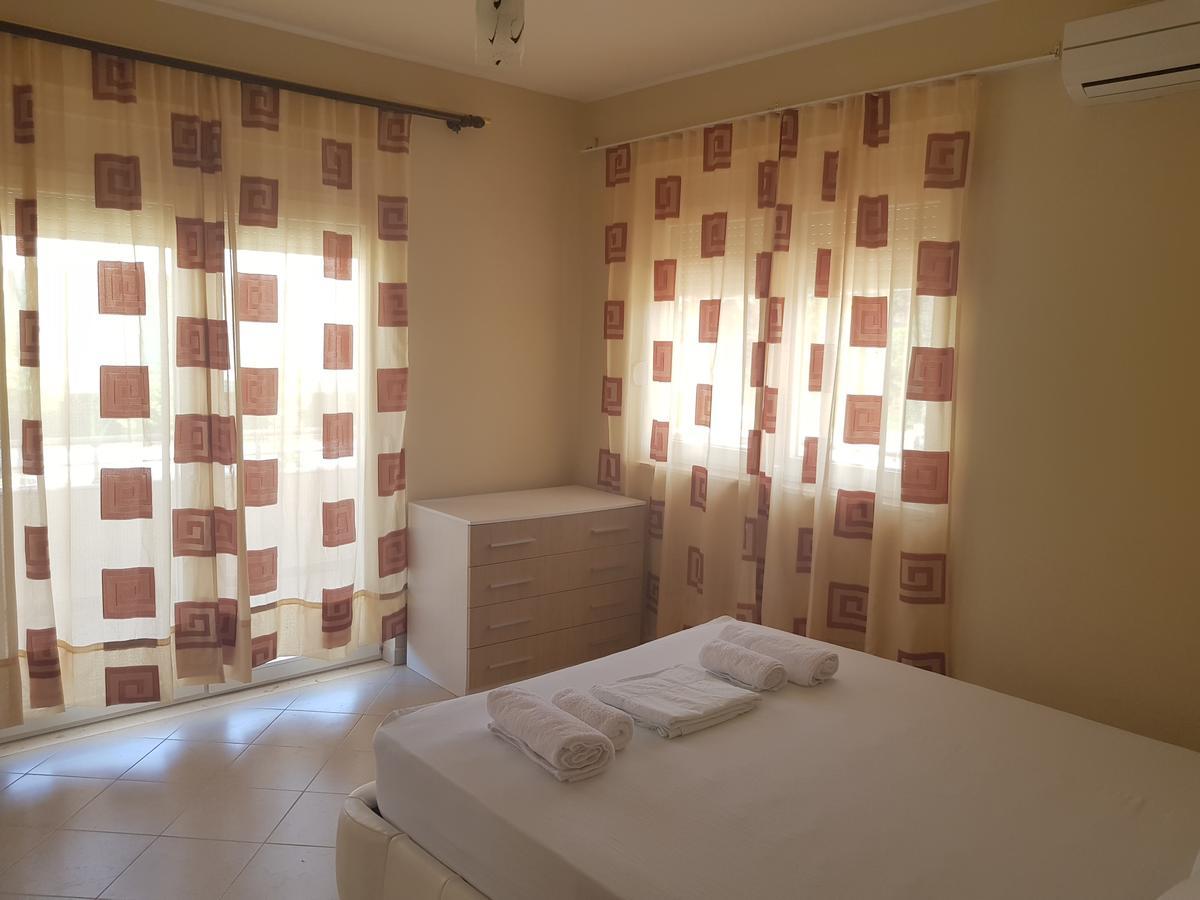 Flori Apartment *